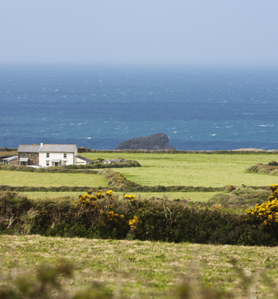 White House By The Sea (UK Coast) Istock 000015928529Xlarge